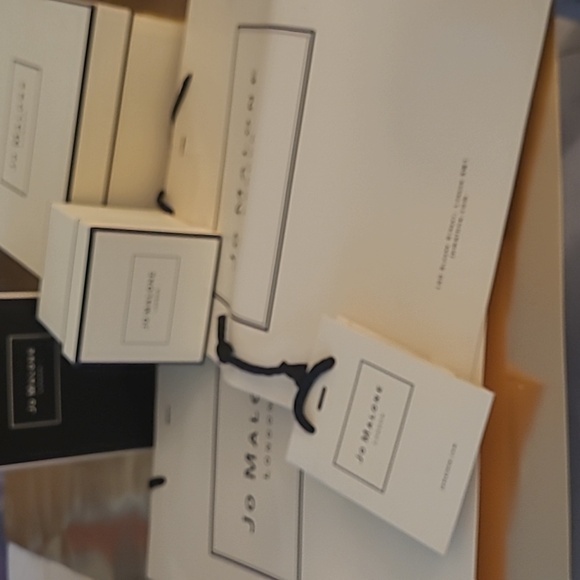 Jo Malone London Ivory Gift Box & Bag - Picture 8 of 13